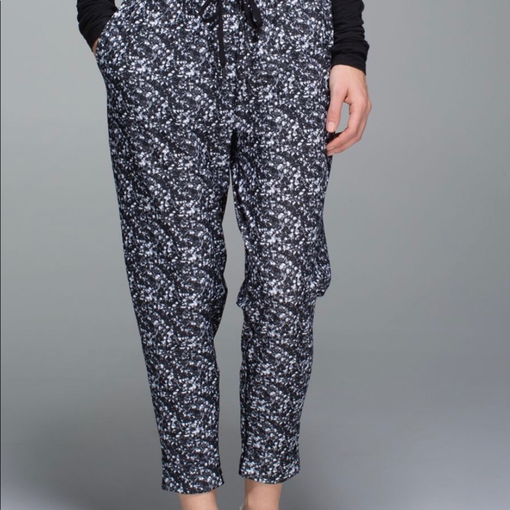 LULULEMON Shimmy Shine Jet Crop Slim